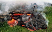 A Hawaï, la lave du volcan Kilauea atteint des habitations et menace une ville (vidéo)