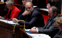 Embarrassé par ses bras d'honneur, l'exécutif réprimande, sans le sanctionner, Dupond-Moretti