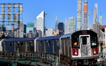 A New York, le jeu dangereux des "surfeurs" du métro