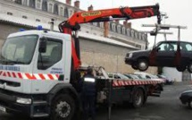 Sa voiture part à la fourrière: il s'enferme à l'intérieur et menace de s'immoler