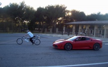 333km/h un Vélo-fusée qui roule plus vite qu’une Ferrari ! (Vidéo)