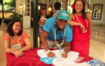 L’élite du Va’a et les officiels invités à la présidence : interview avec M. le Président Edouard Fritch