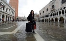 Le maire de Venise dément l'interdiction des valises à roulettes