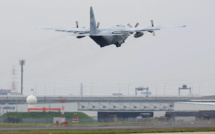 Les étrangers évacués en masse du Soudan, au bord du "précipice" selon l'ONU