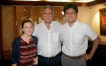 Le Ministre de la Relance économique reçoit deux journalistes du Asahi Shimbun