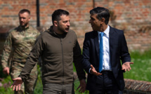 Au Royaume-Uni, Zelensky obtient des drones d'attaque et croit en des livraisons d'avions