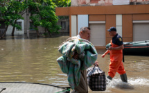 Barrage détruit en Ukraine: des milliers de civils évacués, risque de catastrophe écologique