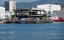 Plage flottante sur la Côte d'Azur: les promoteurs renoncent et dénoncent une "écologie de façade"