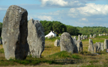 A Carnac, "colère" et "consternation" après l'emballement autour de la destruction de petits menhirs