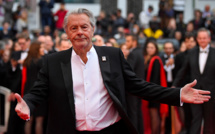 Les enfants d'Alain Delon portent plainte pour "harcèlement moral" contre sa dame de compagnie