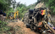 Un car plonge dans un ravin au Mexique: au moins 27 morts