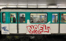 Nahel: le policier maintenu en détention, Macron parie sur "l'ordre et le calme"