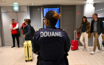 Cocaïne à Roissy: une douanière blessée par balle par une passagère péruvienne