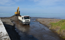 Le curage "border line" de la rivière Tiapa 