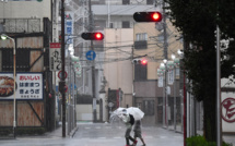 Le typhon Lan s'apprête à frapper l'île principale du Japon