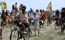 Bassines: des "camarades pédaleurs" s'élancent près de Sainte-Soline, direction Paris