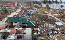 Philippines: des centaines de personnes fuient des inondations au passage d'un typhon