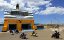 Enquête après la chute mortelle d'une voiture de touristes dans le port à Bastia