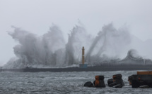 Le puissant typhon Haikui s'abat sur Taïwan