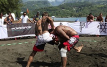 Lutte sur sable – Contest 3 : Hutia Barff bat Jonathan Biarez en finale open.