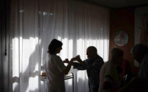 Opposés à une formation pour les aides-soignantes, des syndicats infirmiers saisissent la justice