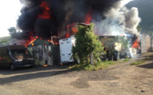 Incendie d'une roulotte à Paea : les photos