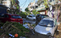 "Instinct de survie": dans Acapulco dévasté, les habitants se servent dans les commerces