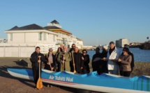 Va’a V6 – La pirogue offerte par ATN est arrivée aux Sables d’Olonne.