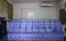 La distribution générale d'eau en bouteille a commencé à Mayotte