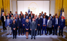 Macron promet aux maires une décentralisation "réelle et audacieuse"