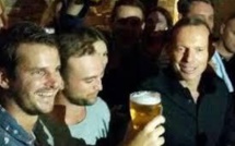 Australie: le Premier ministre provoque des remous en descendant une bière d'un trait