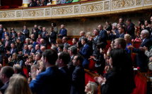 Loi immigration: un "compromis" sur les régularisations à l'Assemblée, fustigé par la droite