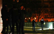 Attaque au couteau près de la tour Eiffel à Paris: l'assaillant devant les enquêteurs antiterroristes