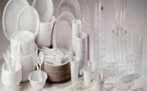 Transition énergétique: l'industrie du plastique dénonce un amendement sur la vaisselle jetable