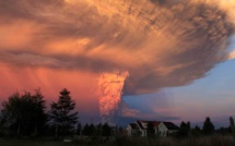 Le volcan chilien Calbuco fume encore, les cendres atteignent les pays voisins