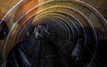 Nouvelles frappes meurtrières à Gaza, Israël accusé d'affamer la population