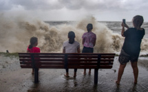 Tempête en Australie: un mort, 120.000 foyers privés de courant le soir de Noël