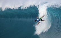 Free Surf – Michel Bourez se blesse à Teahupo’o.