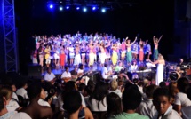 Les cartes postales musicales de 350 choristes