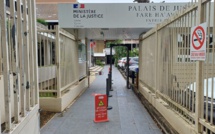 Jugé pour avoir battu sa femme enceinte