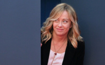 Un député du parti de Meloni porte une arme au réveillon: un blessé