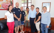René Temeharo rencontre les boxeurs métropolitains venus pour un championnat UBO