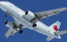 Une jeune Canadienne accouche dans un avion au dessus du Pacifique