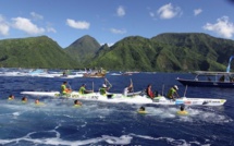 Tahiti Nui Va’a 2015 – Etape 2 : Edt conforte son avance, Shell dépasse Opt.