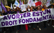 IVG dans la Constitution: premier signe d'ouverture au Sénat, avant un vote à suspense