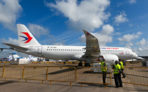 Le plus gros avion de ligne chinois présenté à Singapour, une première à l'international