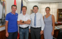 René Temeharo rencontre le journaliste sportif Henri Sannier