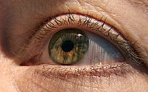 De l'astuce et du basilic pour extraire une larve de l'œil d'un Péruvien