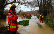 Intempéries: le bilan monte à cinq morts, trois personnes dont deux enfants toujours portées disparues