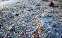 A Bali, les touristes horrifiés par un raz-de-marée d'ordures
